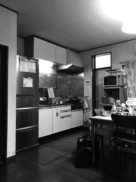 茨城県稲敷市|既存の壁面にぴったりに収まるキッチンを配置