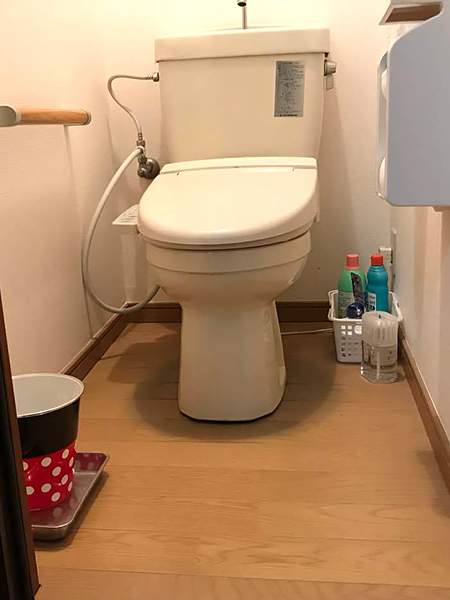 千葉県成田市 トイレ リフォーム|痛みが気になっていたトイレを床と同時に一新
