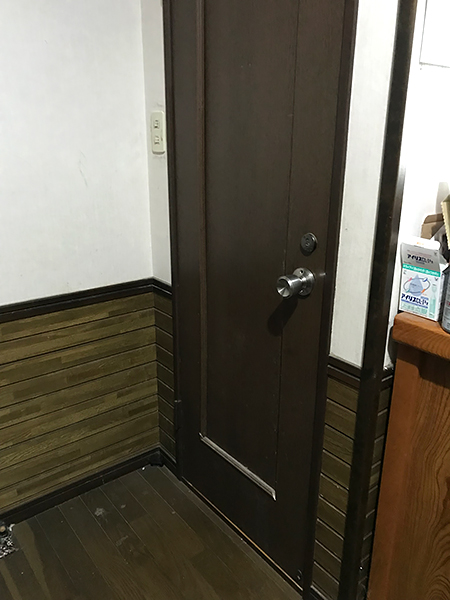 茨城県潮来市 トイレドア変更|痛んだドアをインテリアに合わせてリフォーム