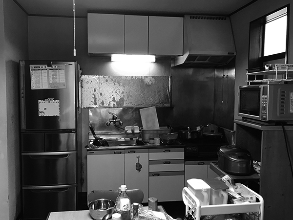 茨城県稲敷市|既存の壁面にぴったりに収まるキッチンを配置