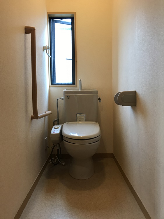 茨城県牛久市トイレリフォーム|便器裏の掃除が楽に!収納も倍増