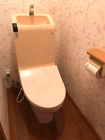 茨城県潮来市トイレリフォーム|自動開閉付きのトイレに変更して快適に