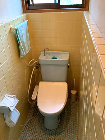 茨城県潮来市トイレリフォーム|冬場に冷たいタイルの床を抗菌性の高いTOTO床材へ変更
