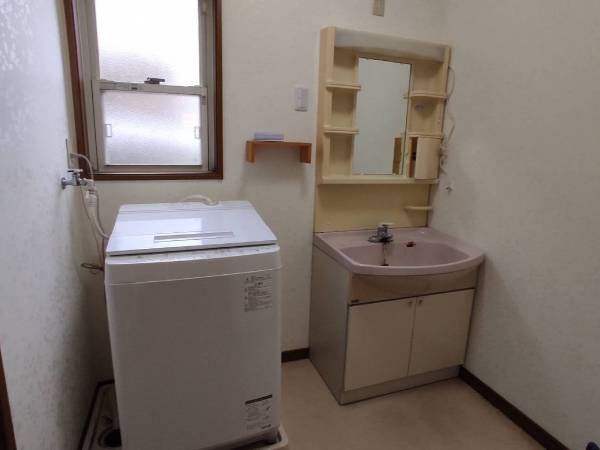 茨城県神栖市洗面所リフォーム|洗面化粧台と床の張り替え