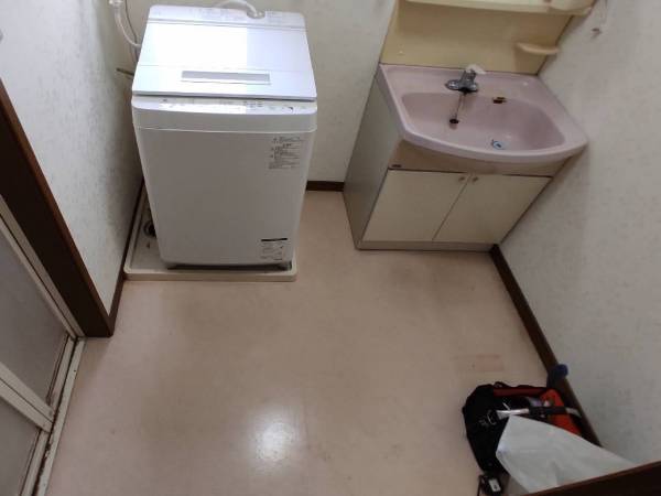 茨城県神栖市洗面所リフォーム|洗面化粧台と床の張り替え