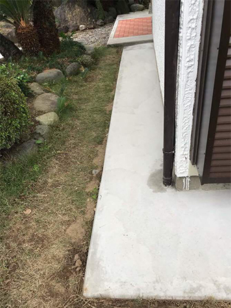 茨城県潮来市犬走りリフォーム|ヒビと水溜まりを修繕