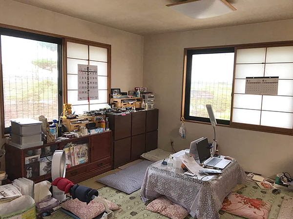 茨城県潮来市クロス貼替|柄のクロスを取入れて明るく