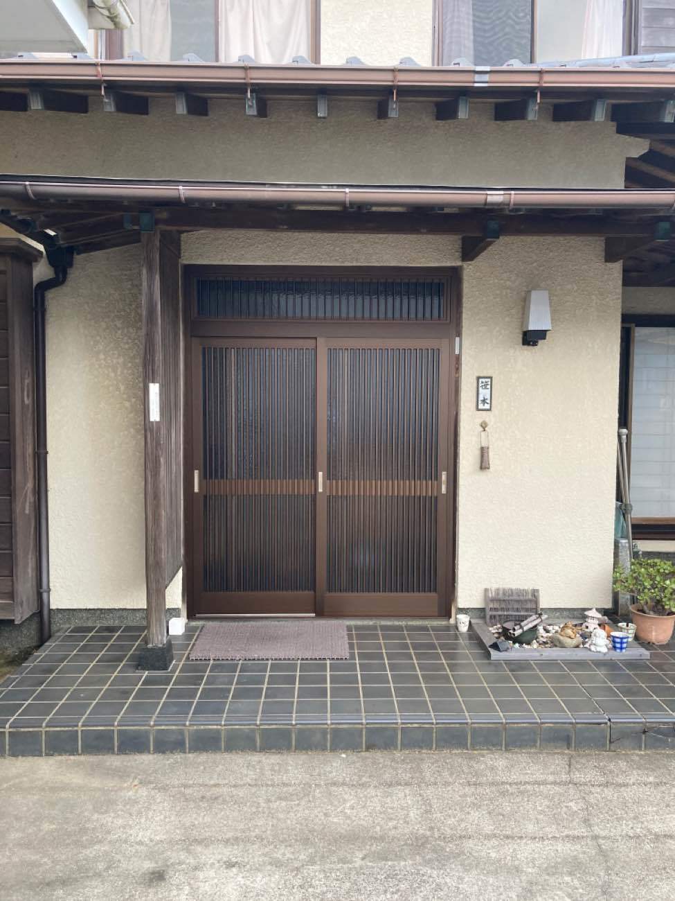 千葉県香取郡玄関リフォーム|従来の雰囲気を変えずに