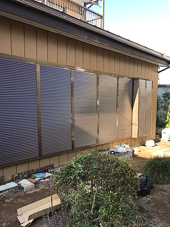 茨城県牛久市雨戸リフォーム|室外機を避けて右側に戸袋を設置