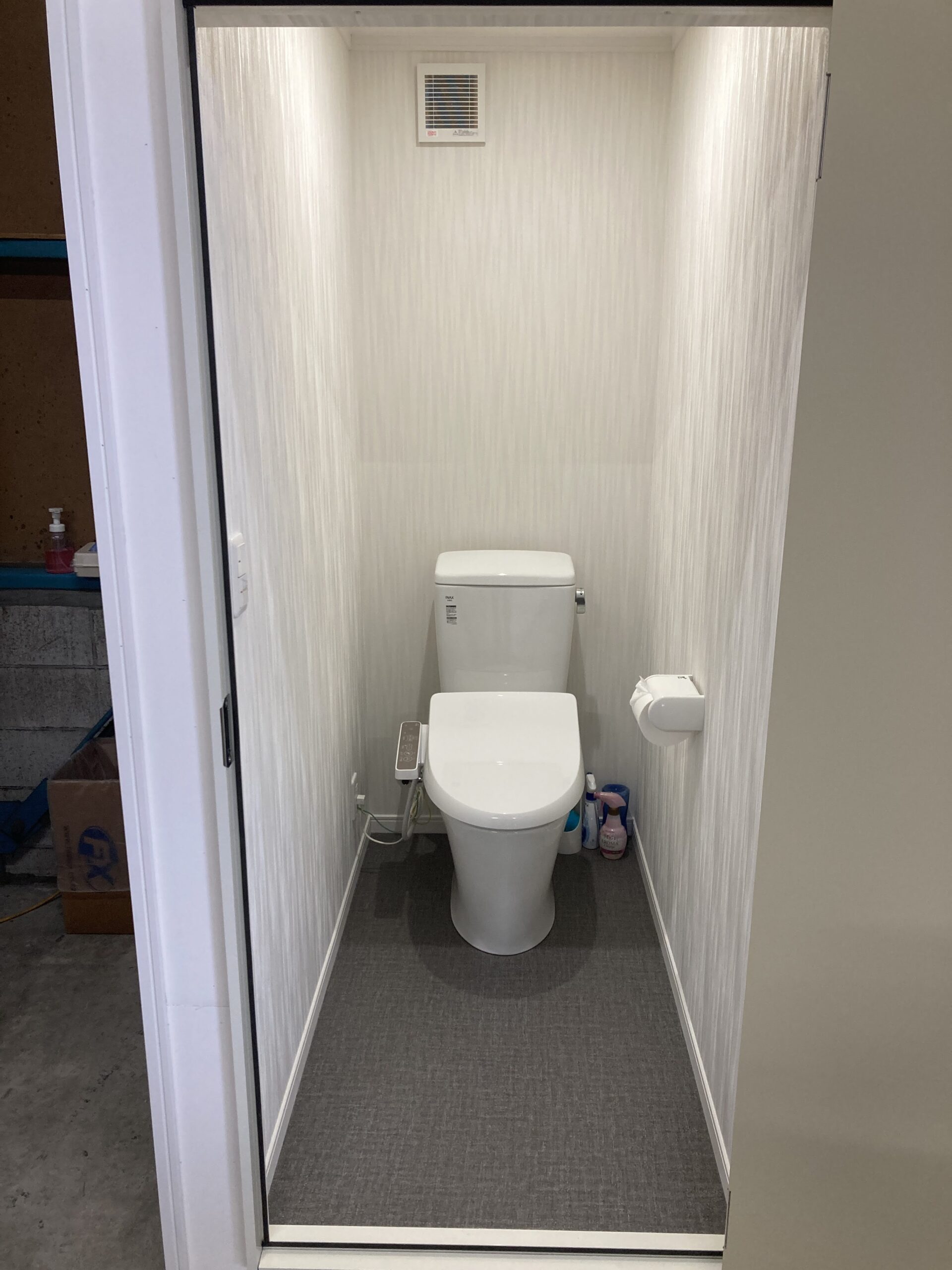 企業様・会社倉庫で和式から洋式に