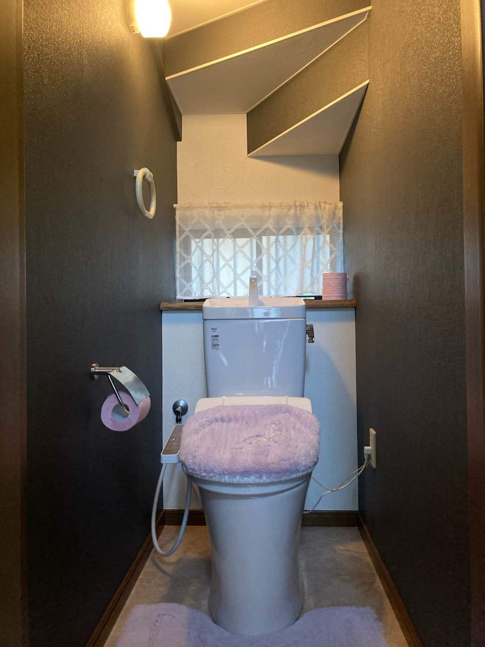 階段下を利用しておしゃれな空間に