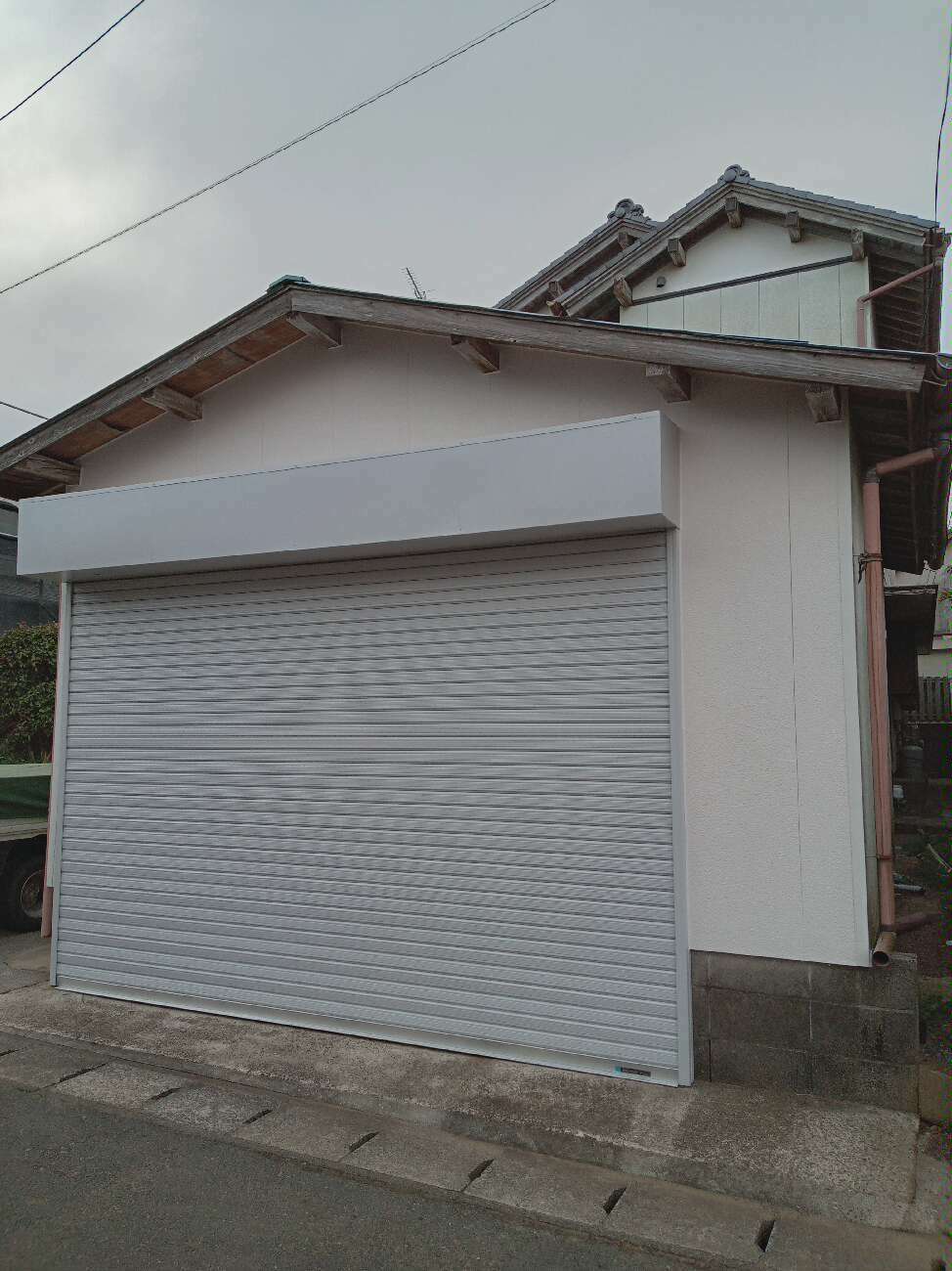 錆びて動きの悪かったものを電動シャッターに