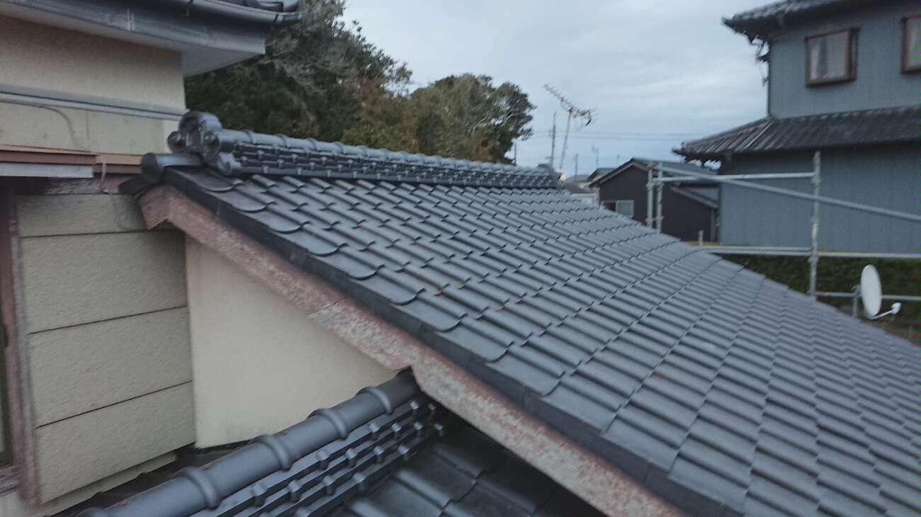 台風で欠けた屋根の改修