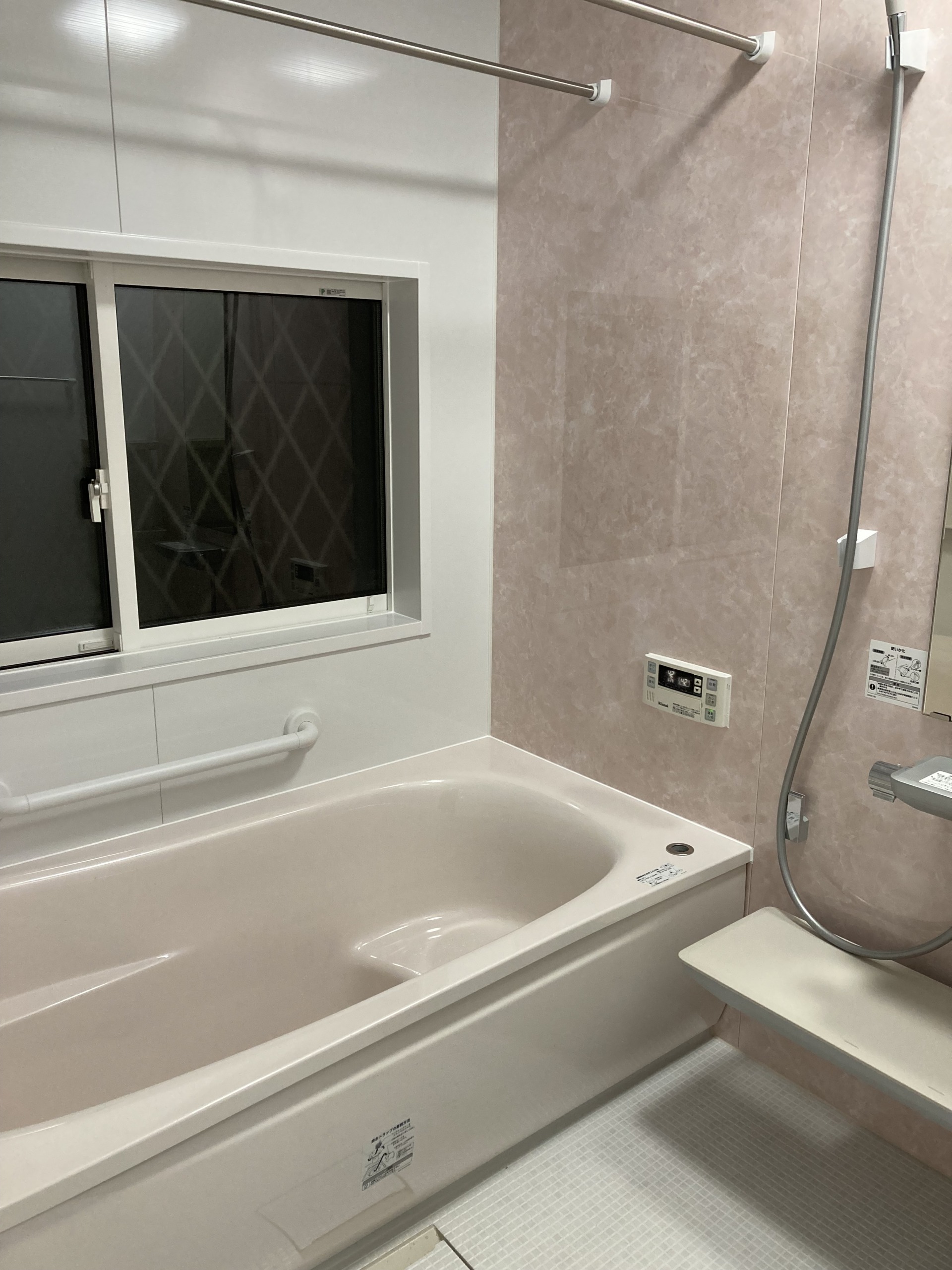 人口大理石の浴槽で高級感