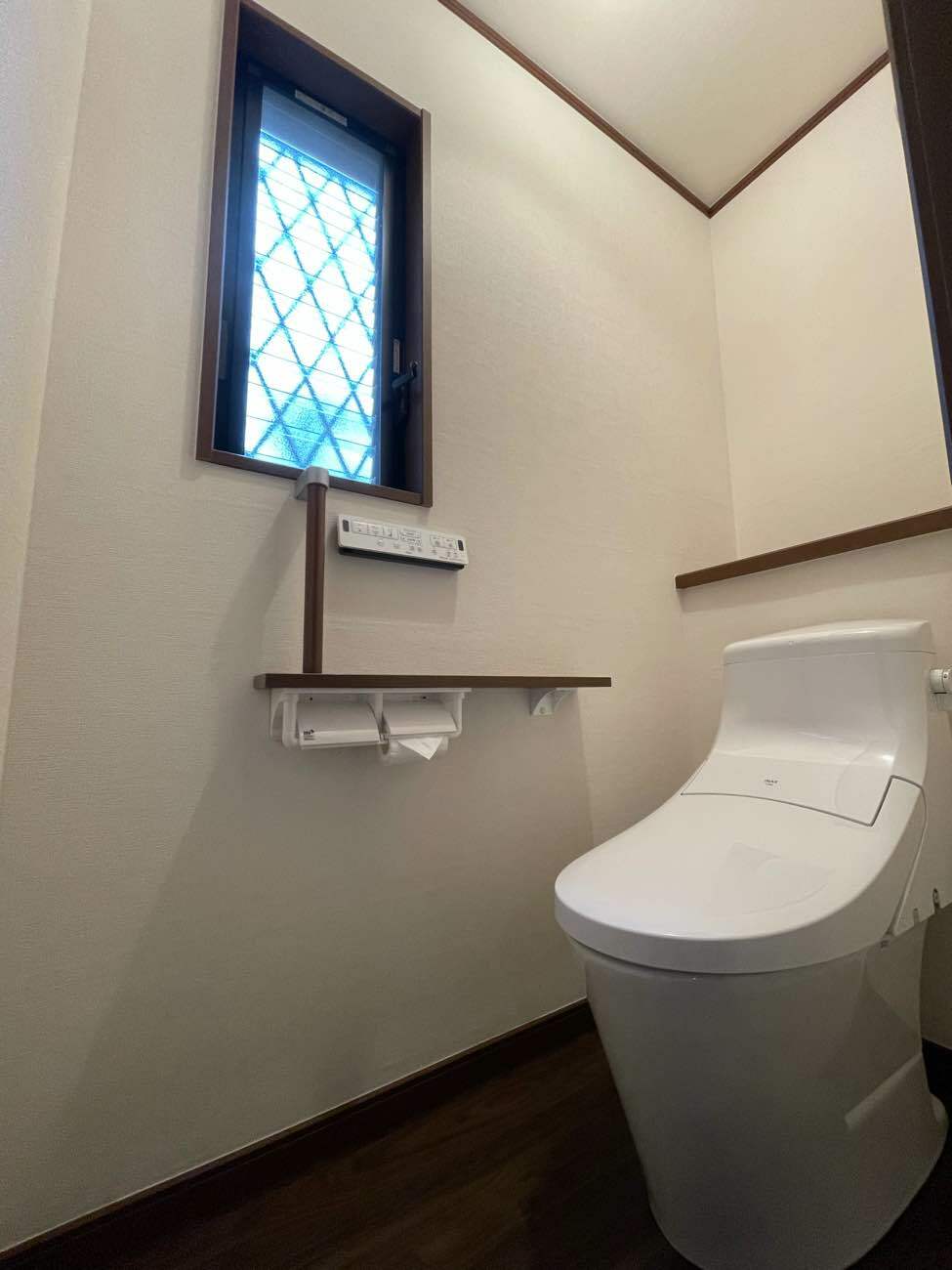 手すりを付けて立ち座りが安心