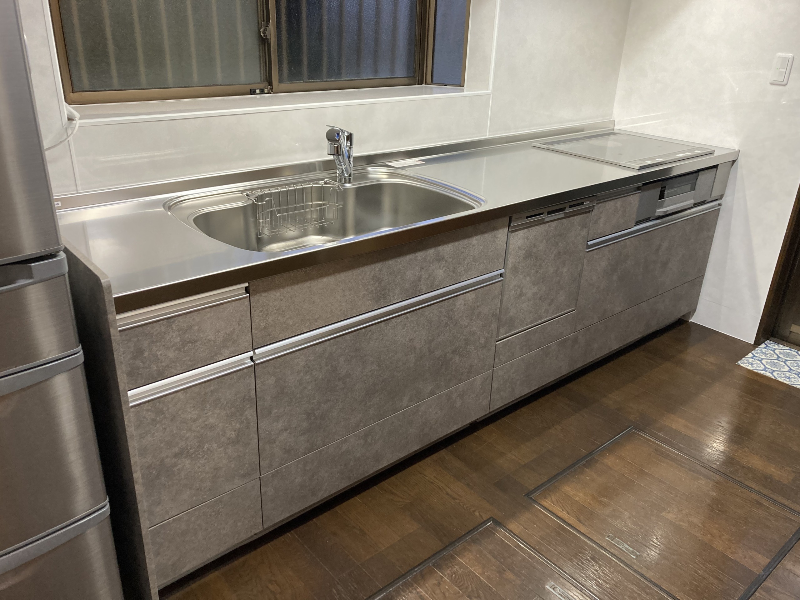 吊戸棚の位置を下げて更に快適に