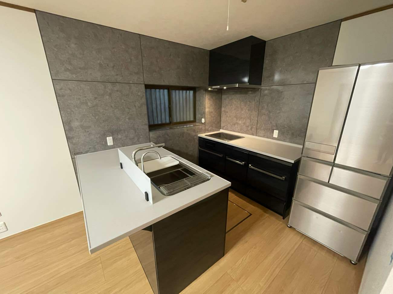 老朽化した水廻りがカッコいいキッチンに大変身