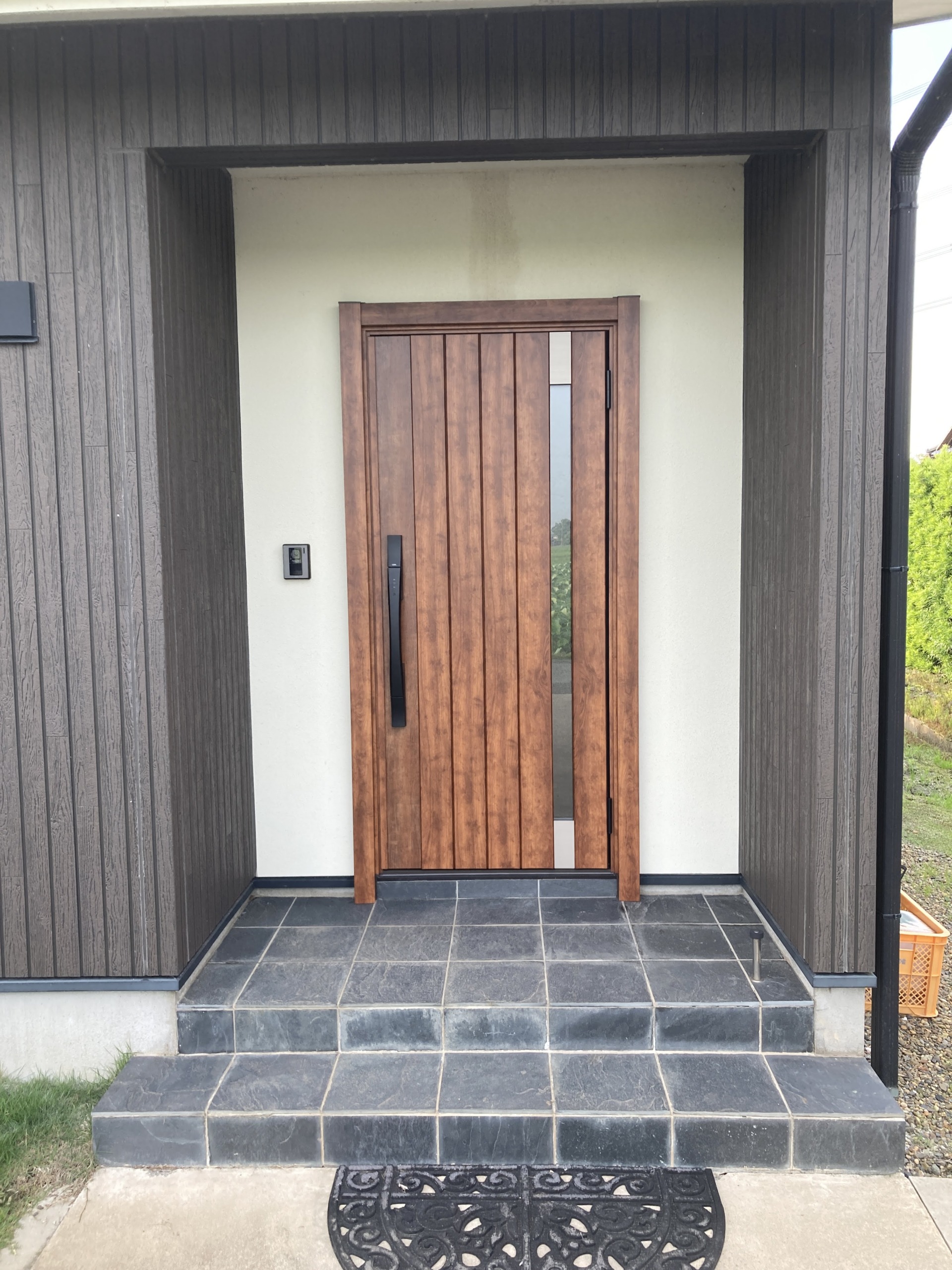 壊れた扉が先端技術で出入りスムーズに！