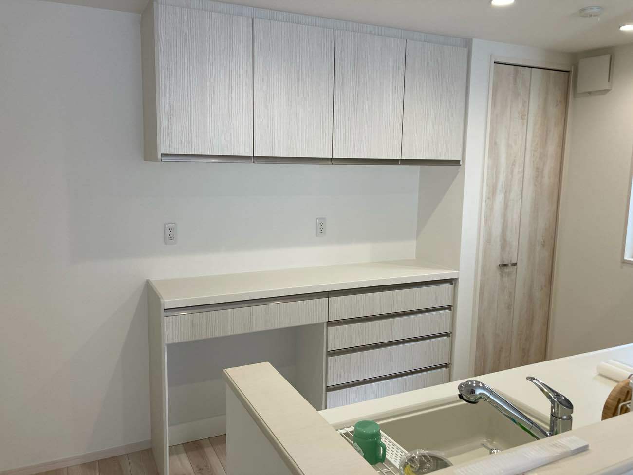 収納力アップ！キッチンカップボード増設