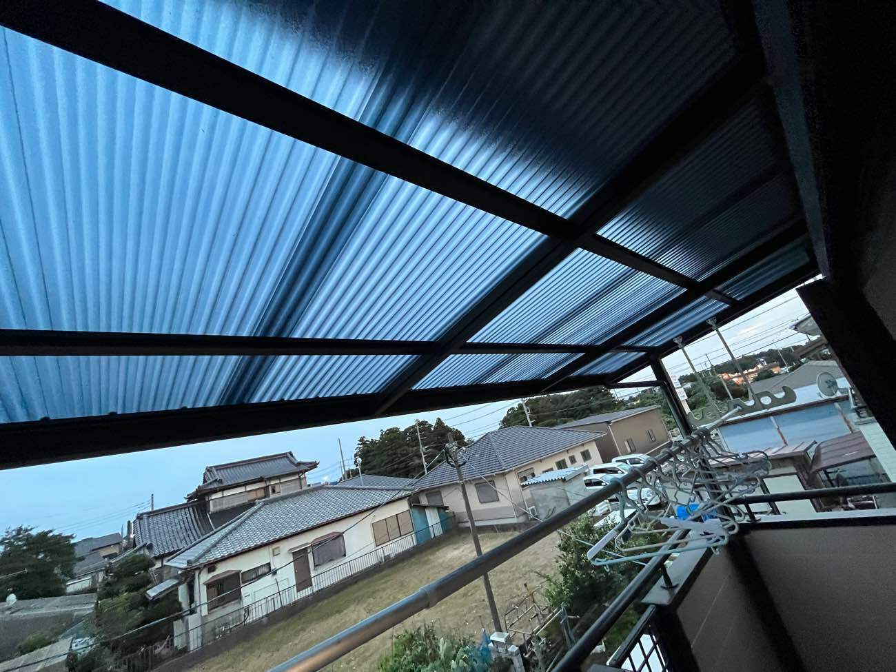 高強度のポリカ波板で熱線カット