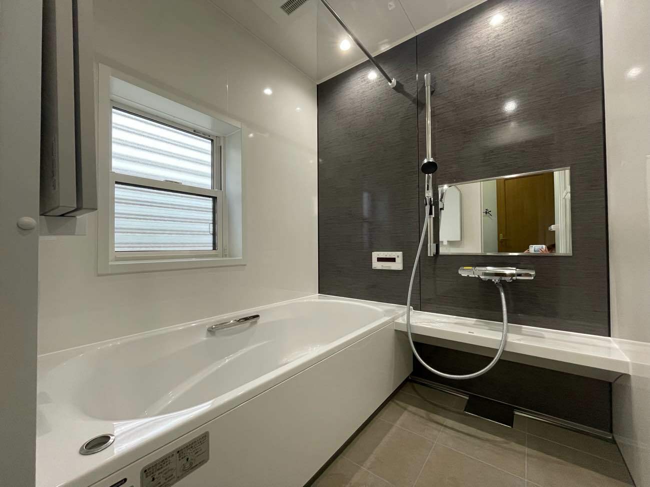 心地良く明るい浴室に