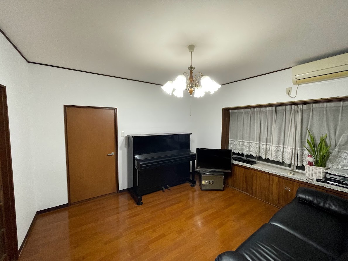 真っ白なクロスで明るいお部屋に