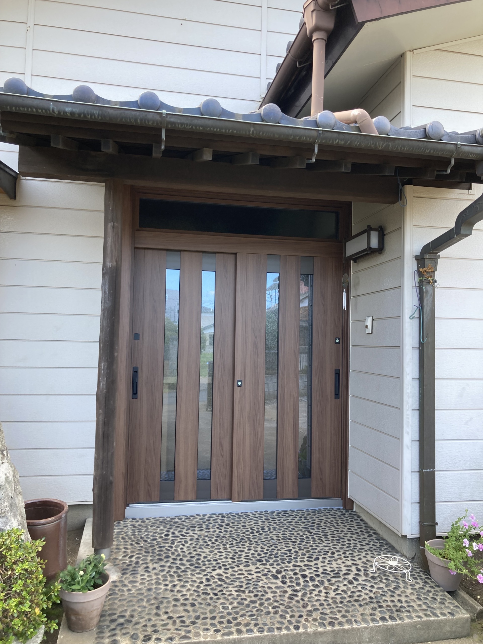 モダンで重厚感のある引き戸に