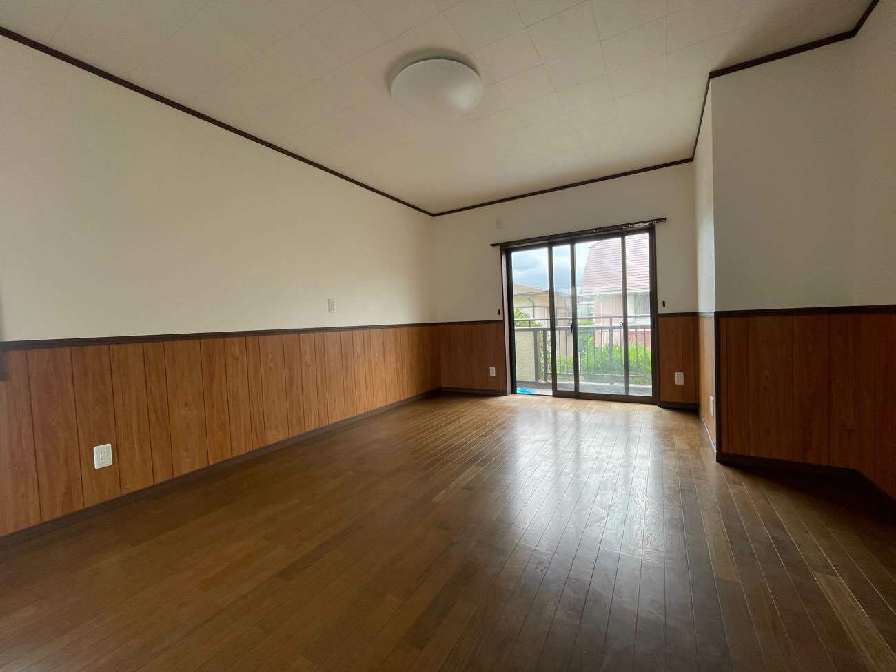 腰高で壁を貼り分け