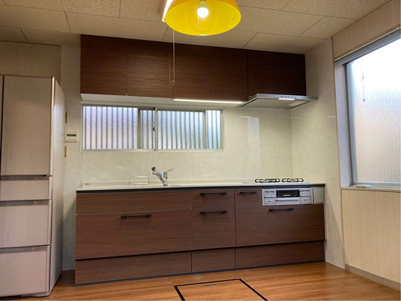 キッチンと床のリフォーム工事、〇日間で施工