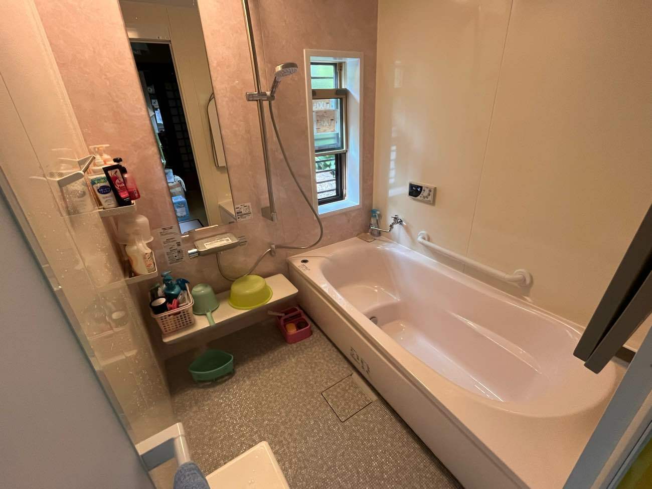 外壁を一部解体し、ユニットバスを施工。費用は？