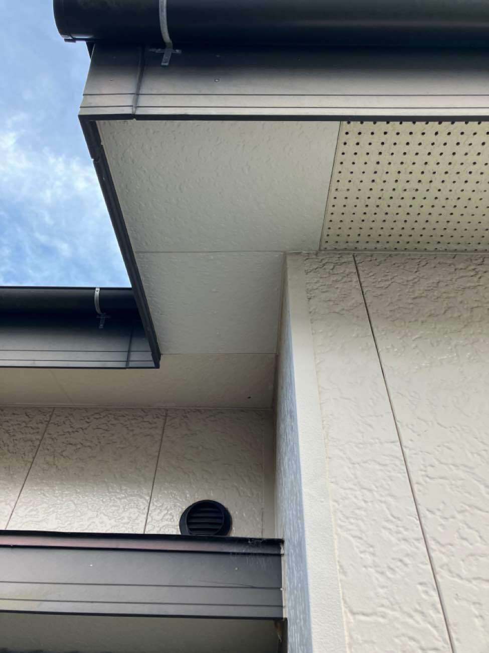 強風被害での軒天補修、費用と日数は？