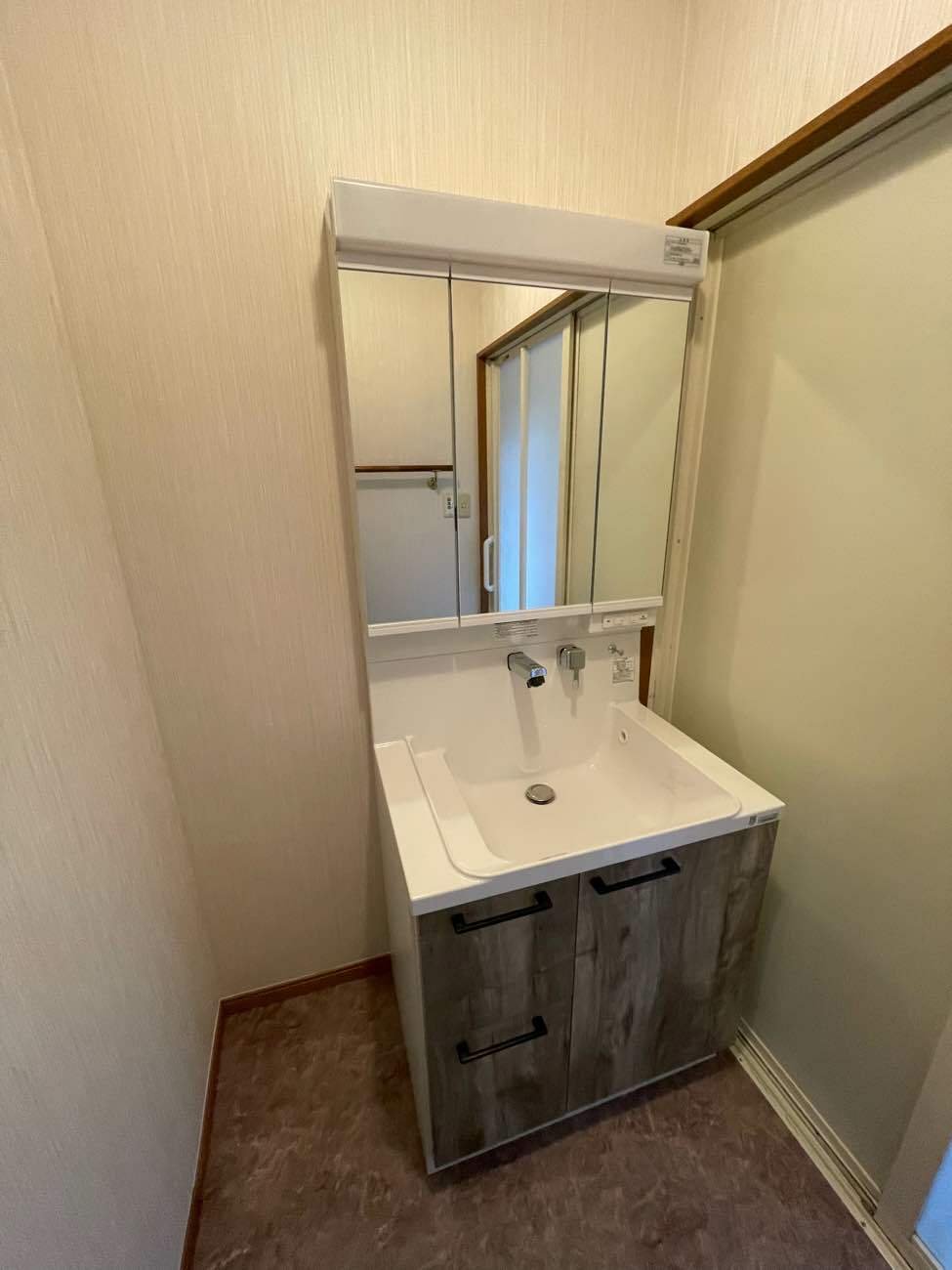 漏水をきっかけに『安心で機能的』洗面所リフォーム