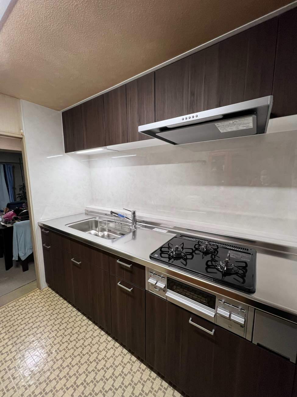 ダクトスペースの隙間を有効活用し収納を確保