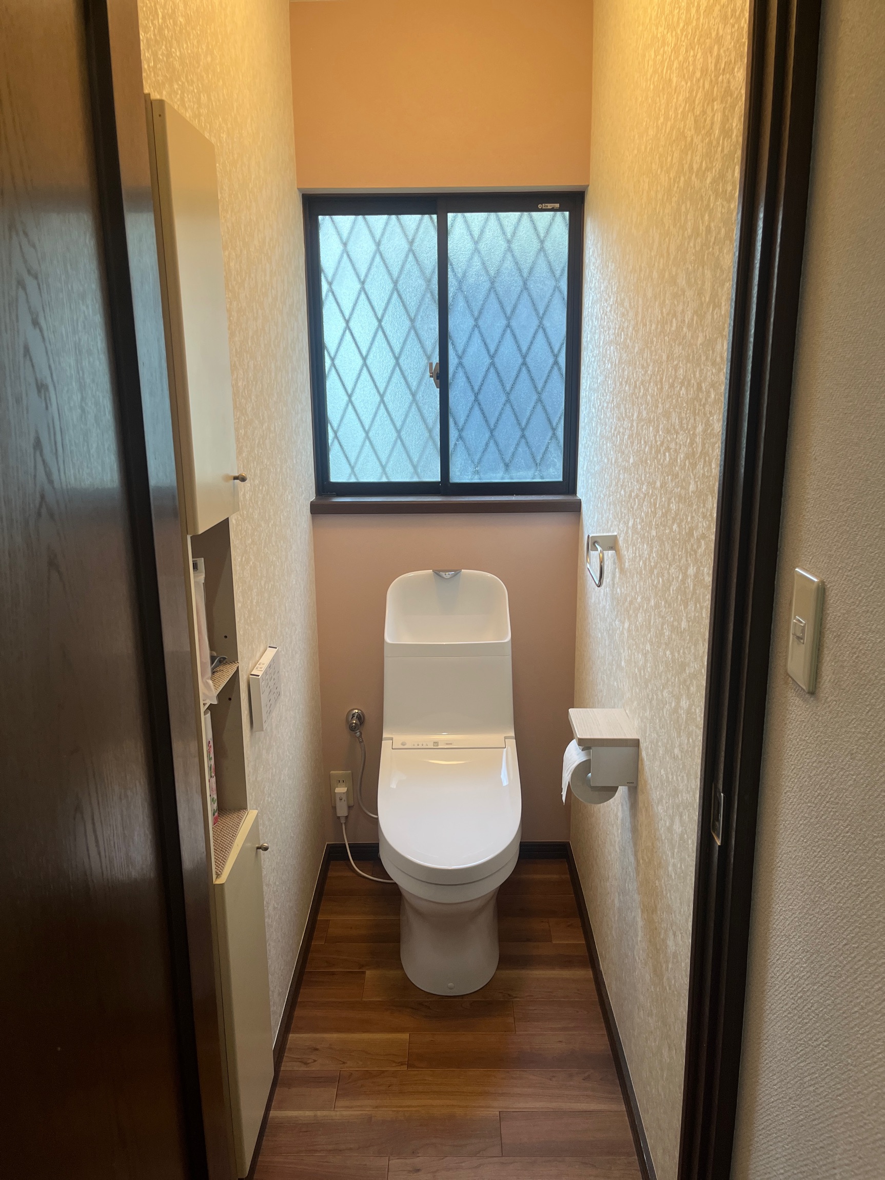 トイレ本体と床、〇万円で施工