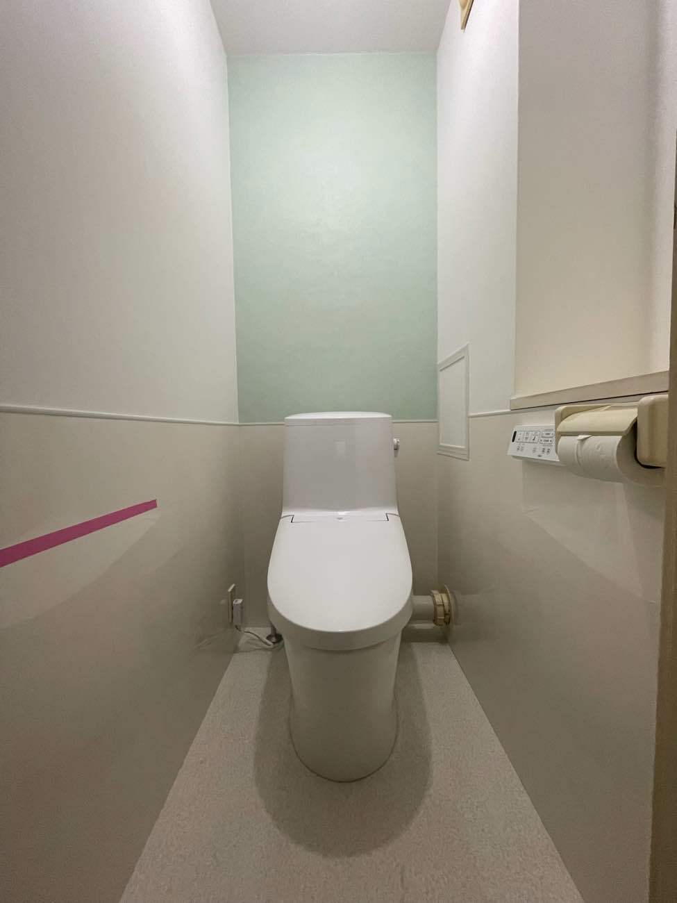 掃除がしやすく、明るいトイレ空間へ