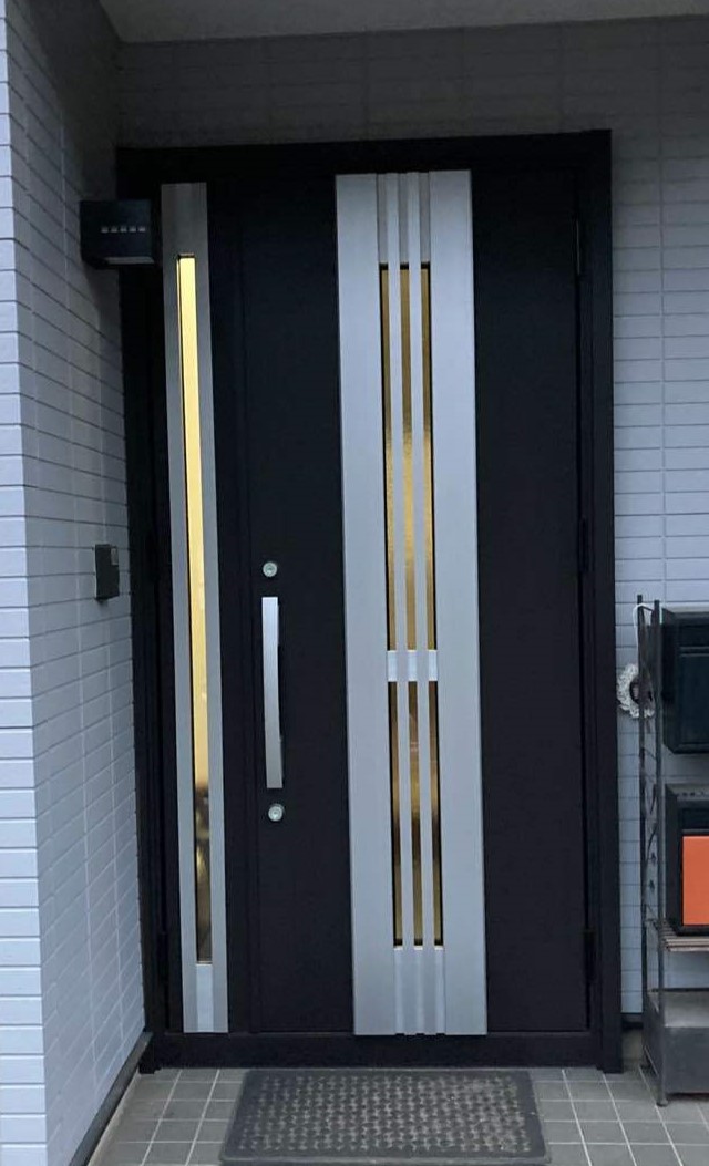 玄関ドアは１日で工事完了