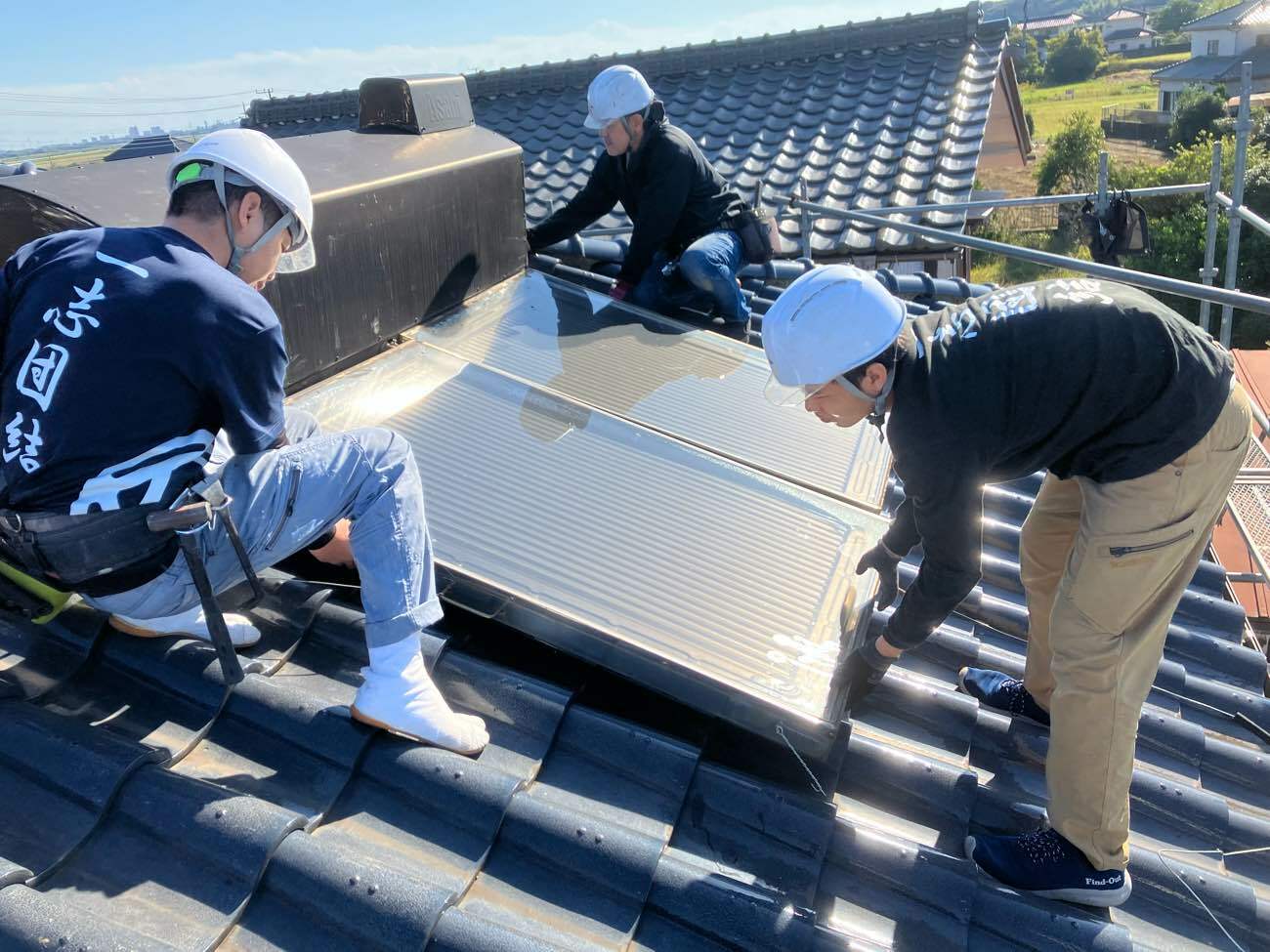 太陽光温水器　エコ生活　露天風呂などに　取り外しできる方　ジャンク品 DIY】太陽光温水器を自分で取り外し - YouTube