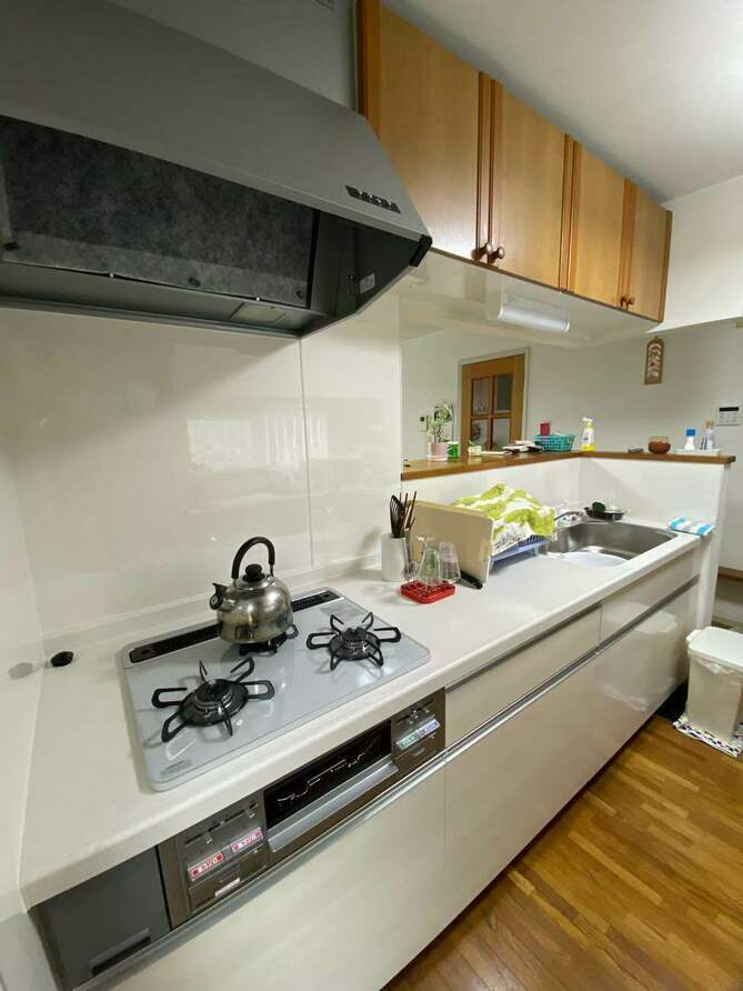 キッチン交換、吊戸棚は再利用して好みの空間を実現