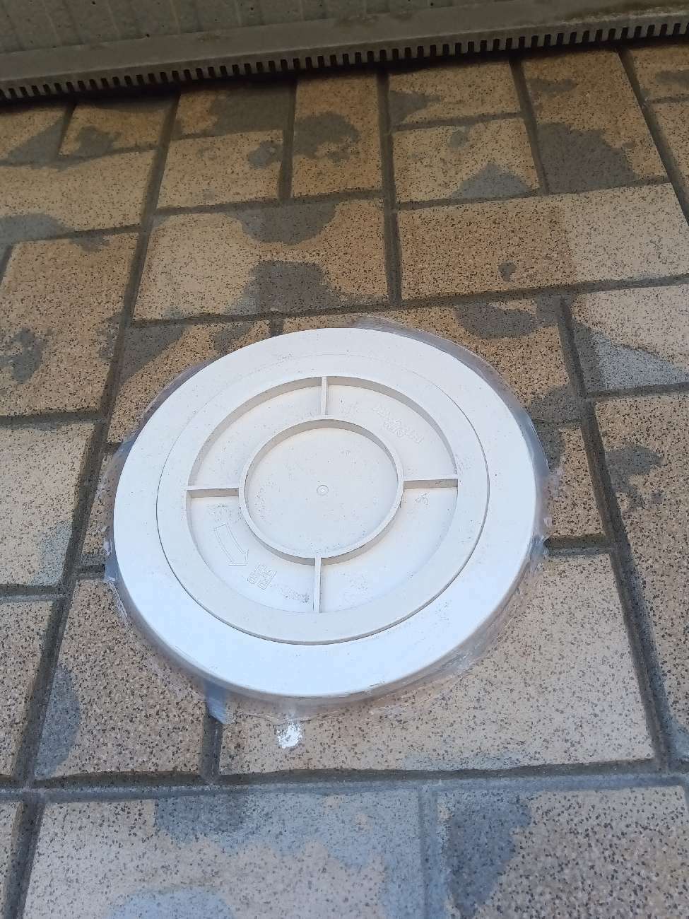 換気ガラリをクーラーキャップに交換してお悩み解消！