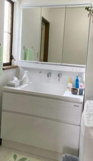 幅広の洗面化粧台へ交換。収納を増やし使いやすく