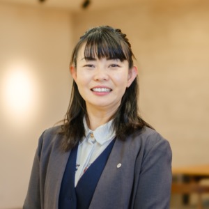 小林 友子