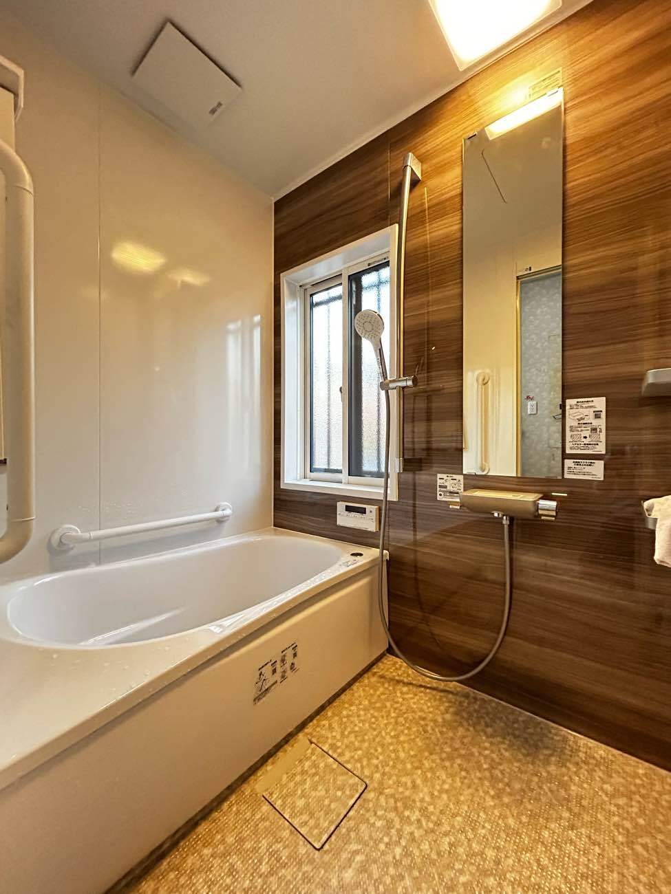 温かいユニットバスで安全で快適な浴室へ