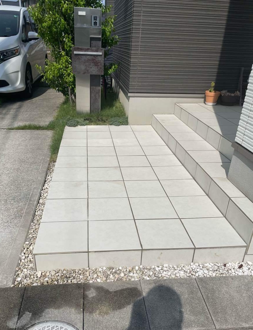 割れてしまったタイルを元通りに修繕