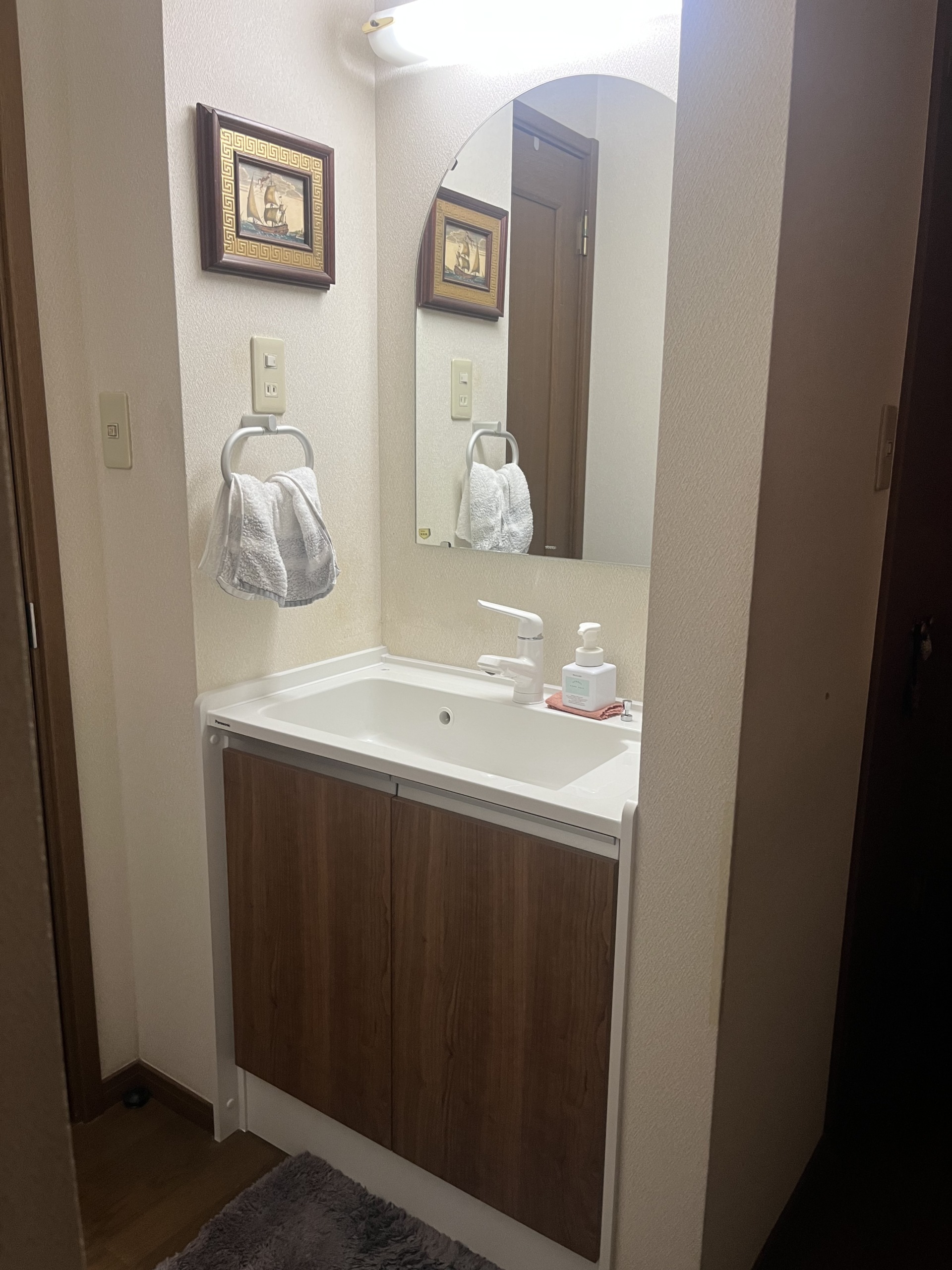 狭い埋め込みにジャストフィット！腐食・臭いも一新|千葉県柏市 洗面化粧台リフォーム