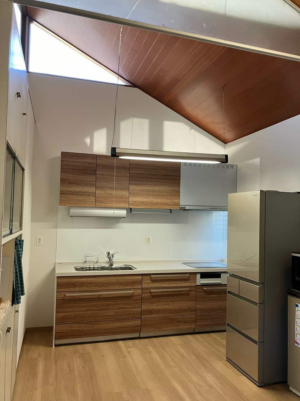 映える切妻天井！動線改善した快適キッチン