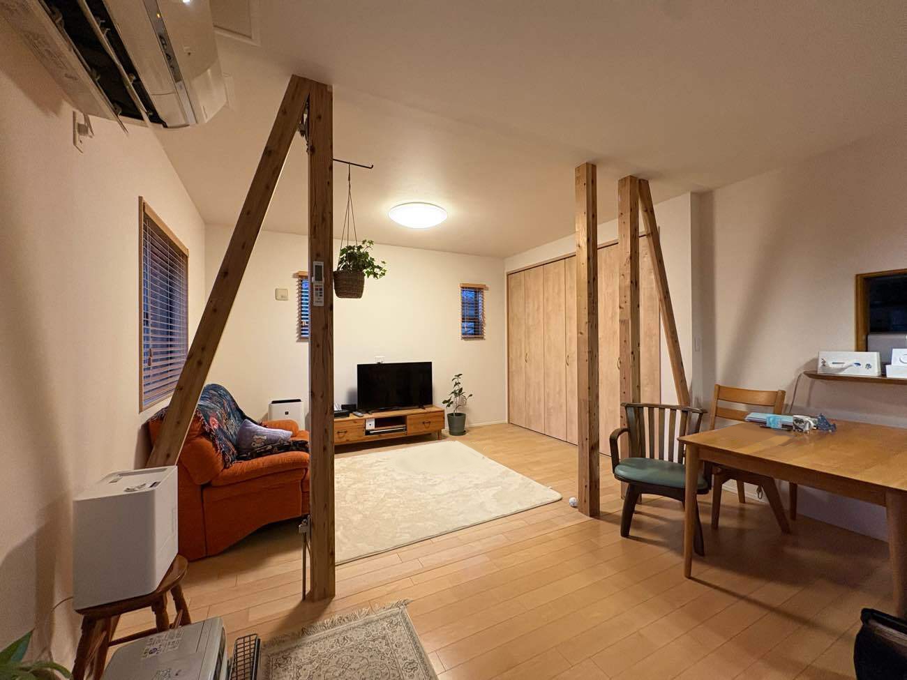 既存の柱を生かしてペンションのような仕上がりに