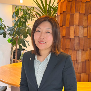 小林 麻衣