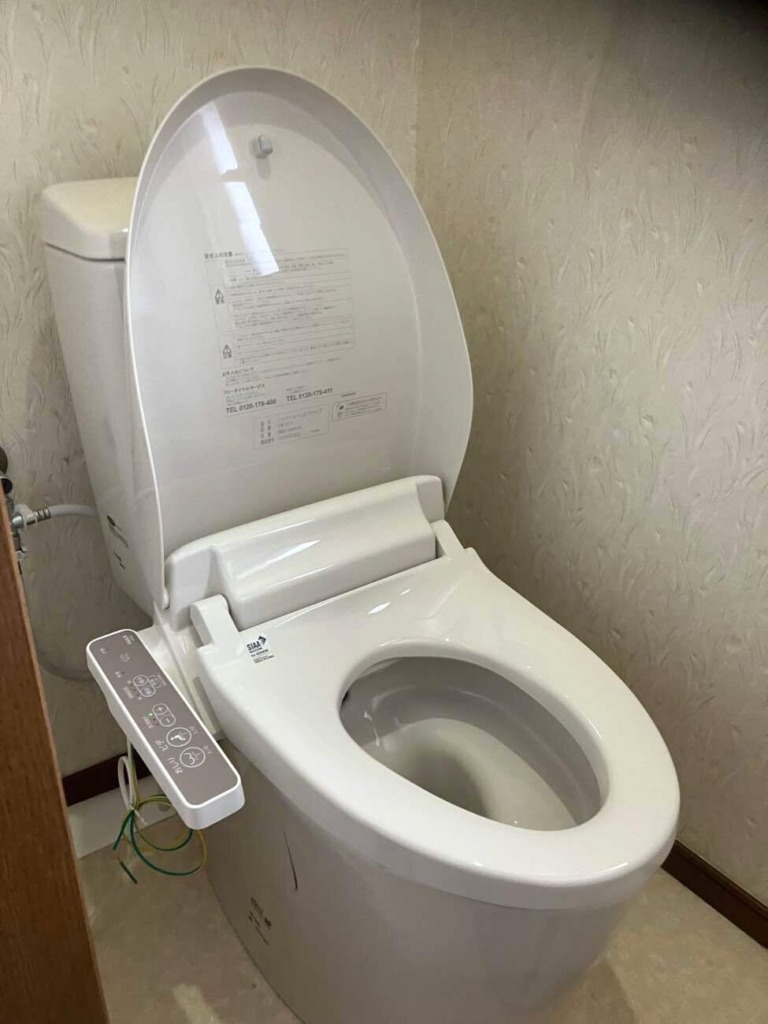 トイレを新しく交換し水漏れを解消しました｜茨城県神栖市洗面化粧台リフォーム