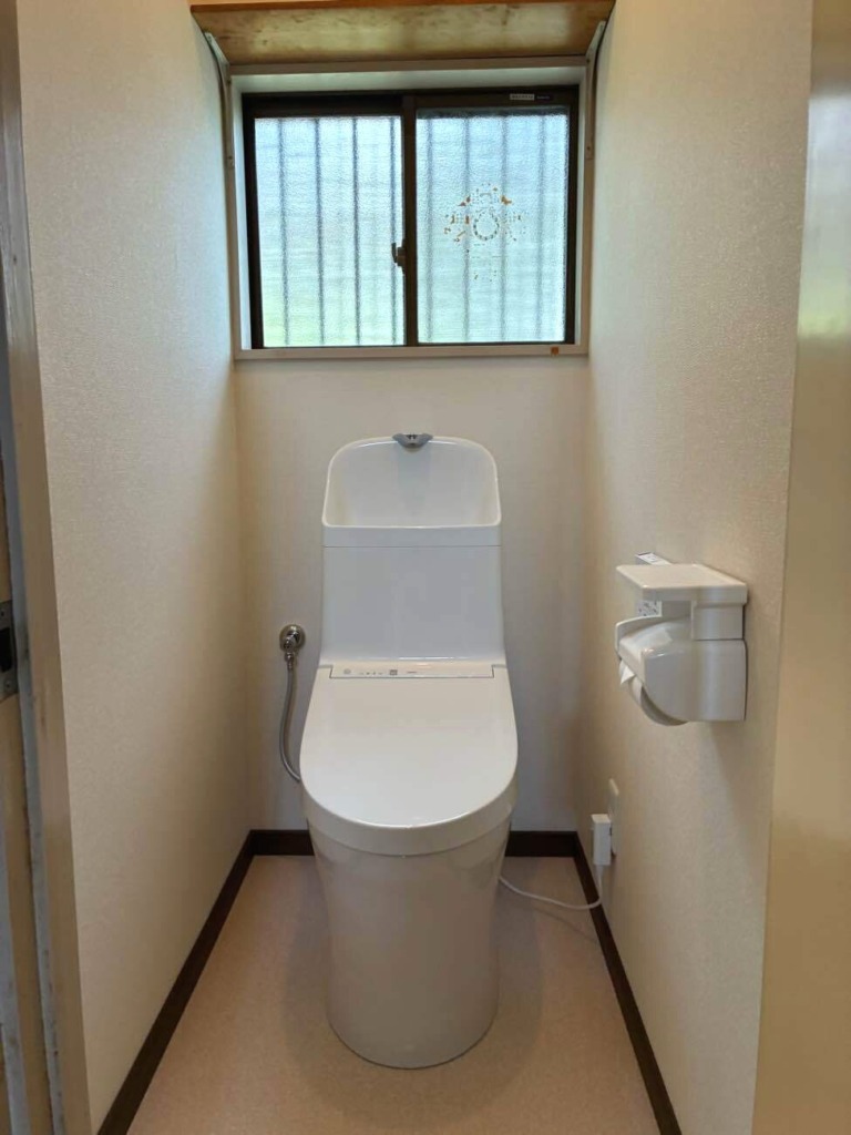 築30年戸建てのトイレ、巾木・壁のカビと湿気を見直す｜トイレリフォーム